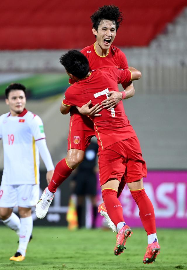 杏彩体育官方平台-王燊超：战胜越南是12强赛的转折 连线武磊是默契